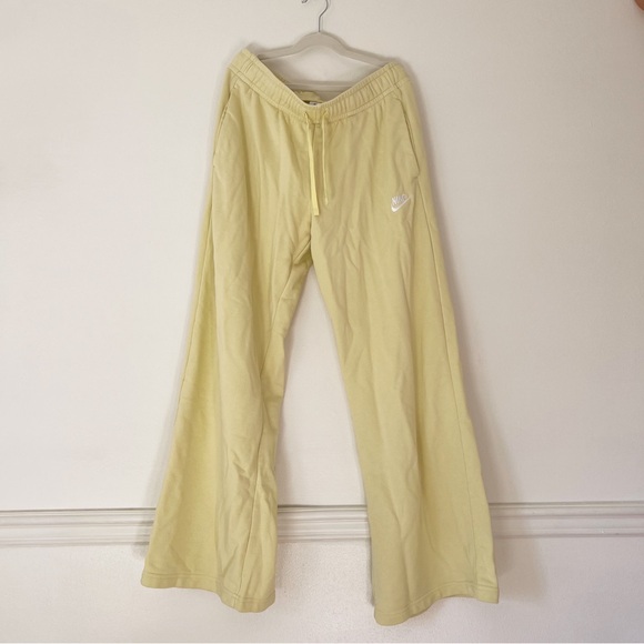 Nike Yellow wide legSweatpants - Picture 1 of 4